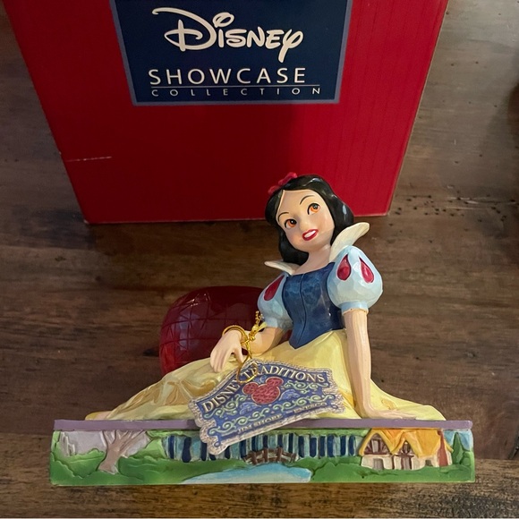 Jim Shore “A Tempting Offer” Snow White Figurine MSRP $65 - Picture 6 of 8